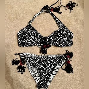 Victoria’s Secret black & white reversible bikini